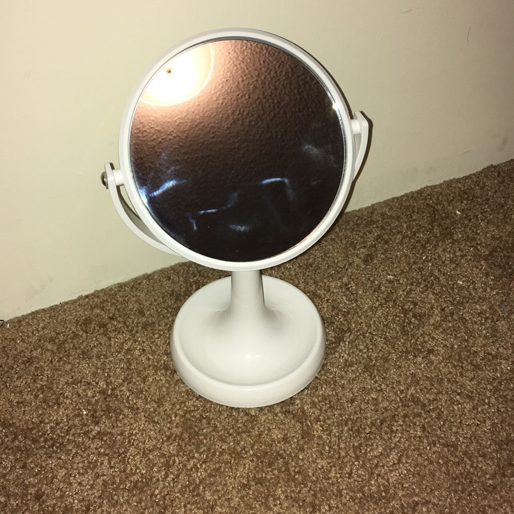 vanity mirror